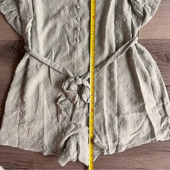 Free the Roses Light Green Ruffled Romper Size Small - Picture 10 of 10